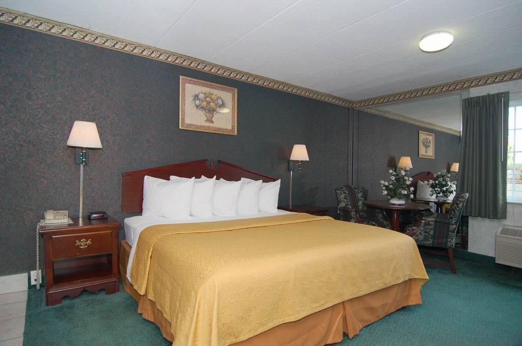 Quality Inn & Conference Center Maple Shade Room photo