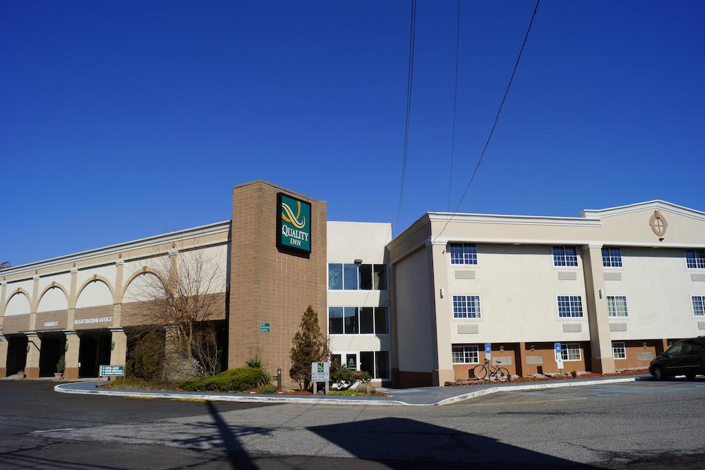 Quality Inn & Conference Center Maple Shade Exterior photo